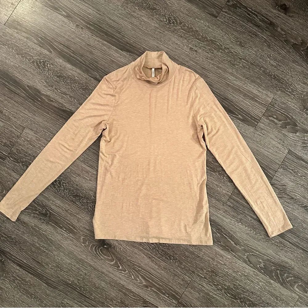 Banana Republic long sleeve turtleneck